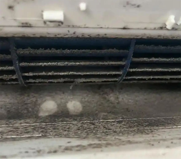 美兰空调吹的风有股烧焦味是怎么回事